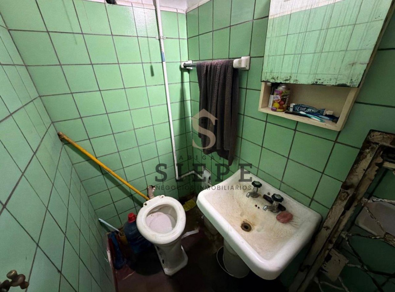 Deposito + Local en venta en  9 de Julio 428