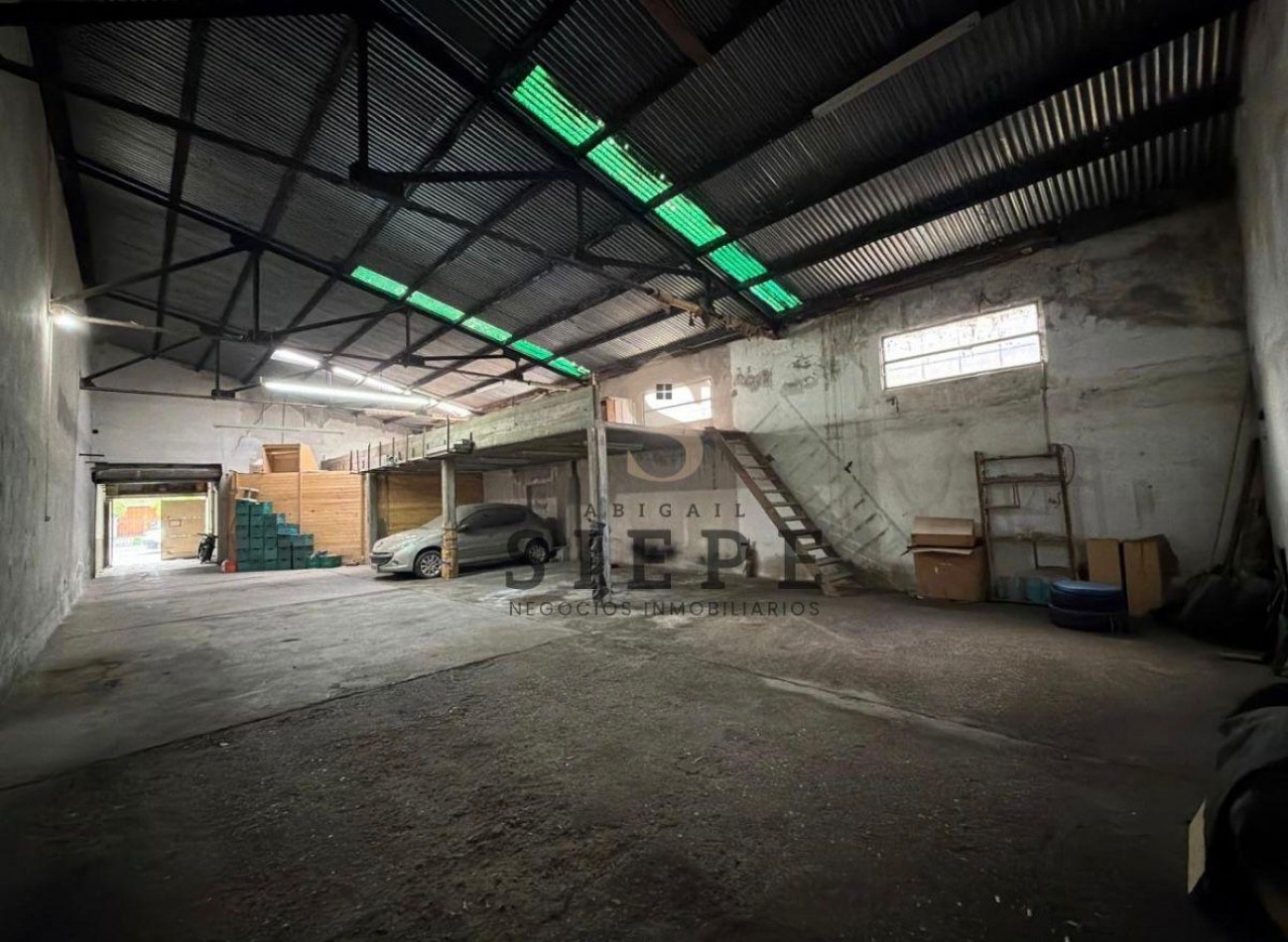 Deposito + Local en venta en  9 de Julio 428