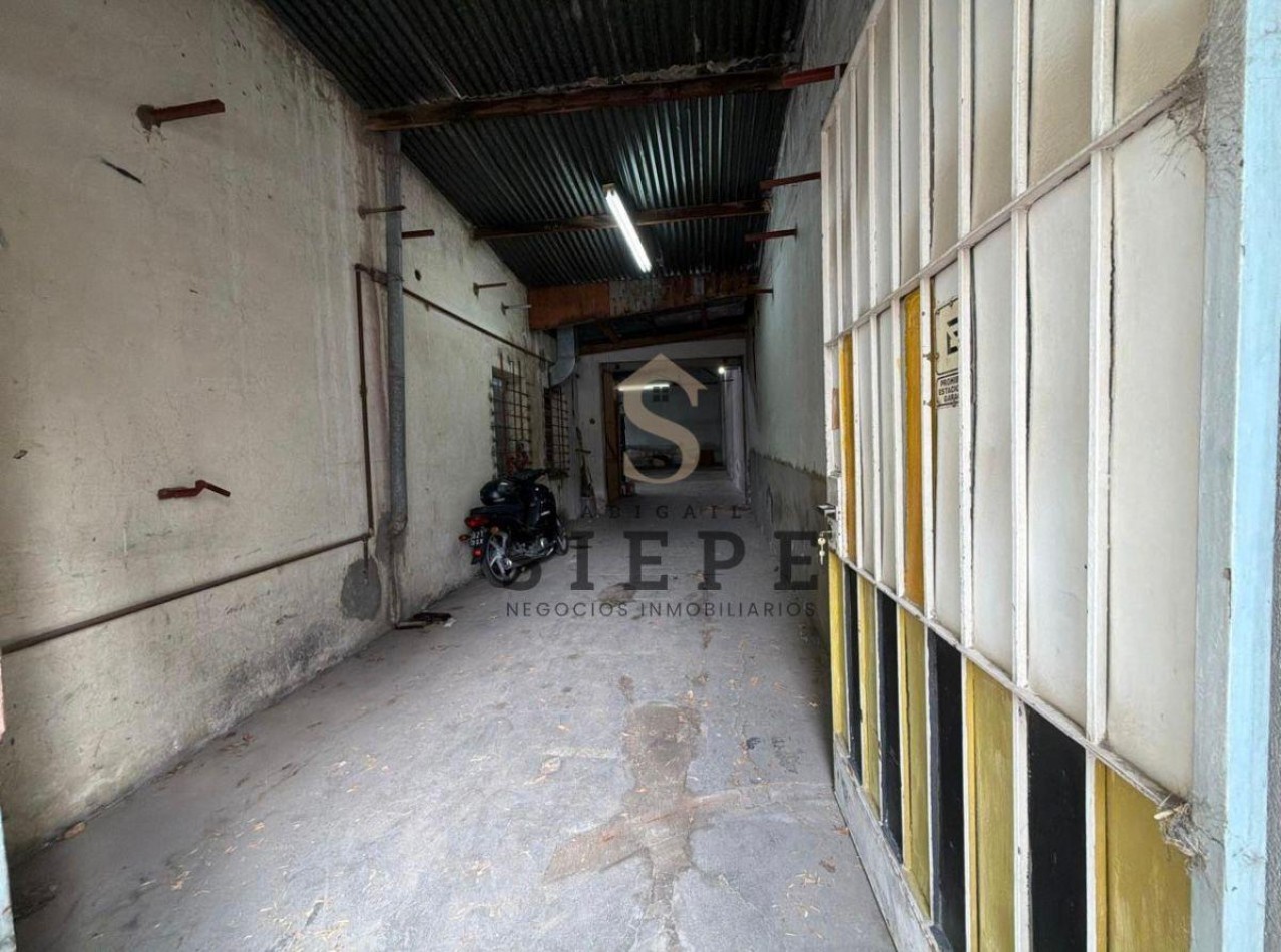 Deposito + Local en venta en  9 de Julio 428