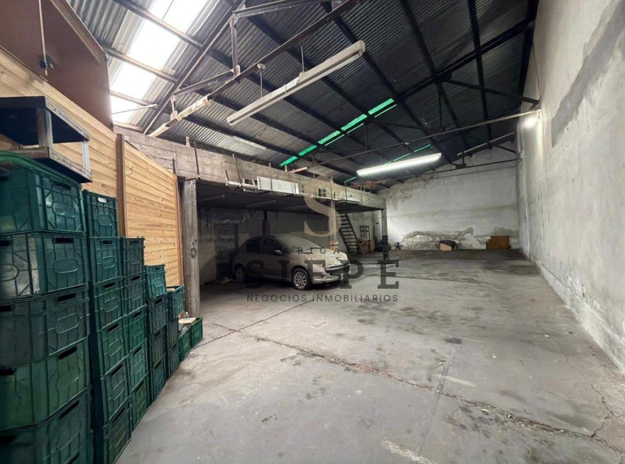 Deposito + Local en venta en  9 de Julio 428