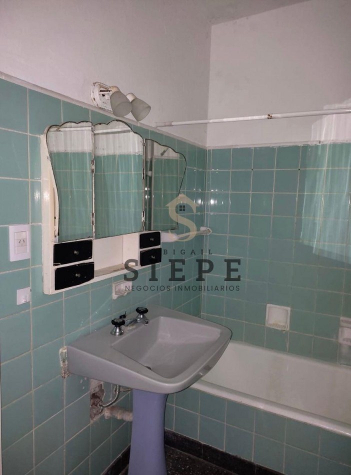 Amplio Departamento en Roca 254 