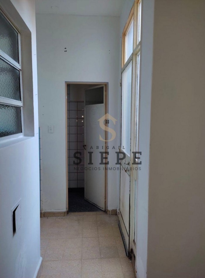 Amplio Departamento en Roca 254 