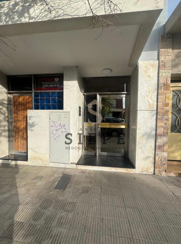 Amplio Departamento en Roca 254 