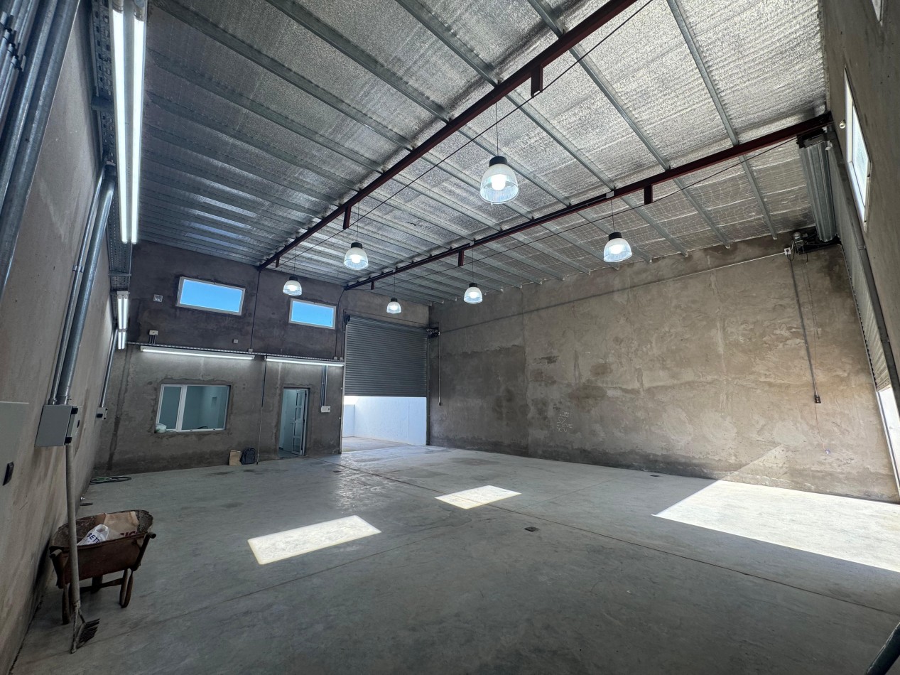 Deposito a estrenar en alquiler Inglaterra 568